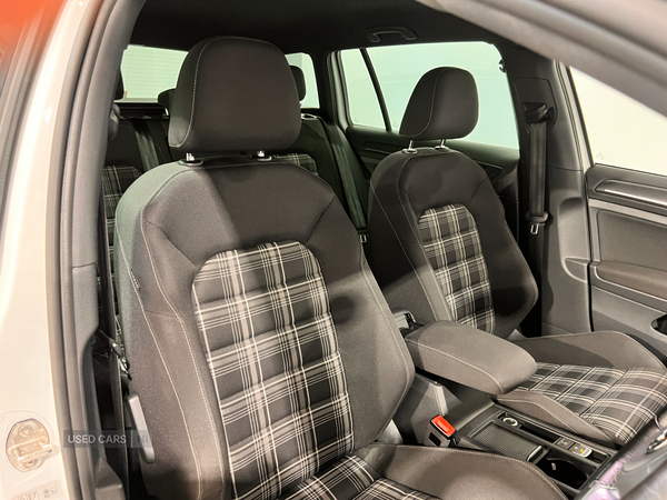 Volkswagen Golf DIESEL ESTATE in Antrim