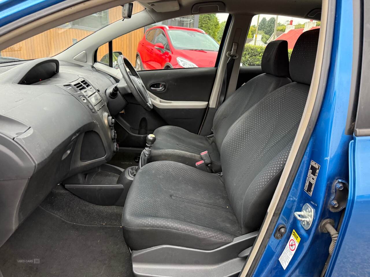 Nov 2010 Toyota Yaris 1.33 VVT-i TR 5dr [6]