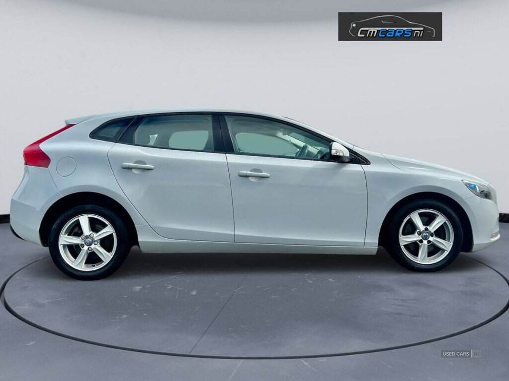 Sep 2015 Volvo V40 D2 [120] ES 5dr