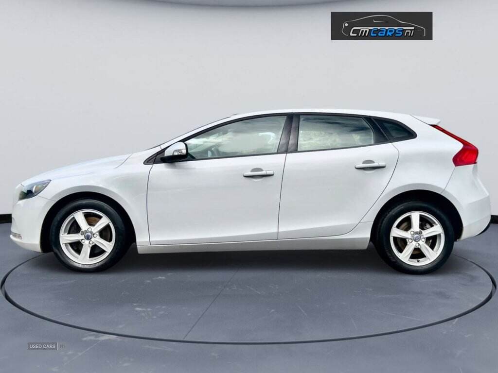 Sep 2015 Volvo V40 D2 [120] ES 5dr
