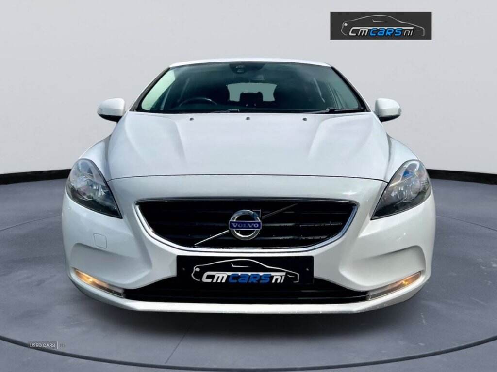 Sep 2015 Volvo V40 D2 [120] ES 5dr