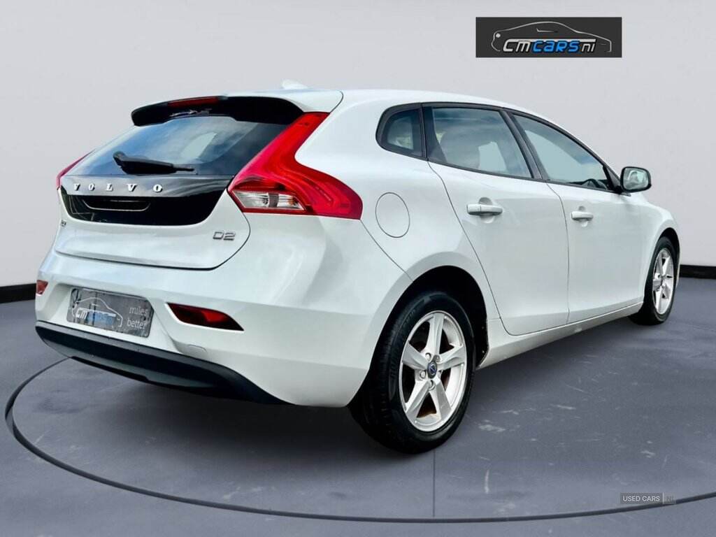 Sep 2015 Volvo V40 D2 [120] ES 5dr