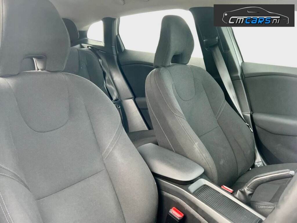 Sep 2015 Volvo V40 D2 [120] ES 5dr