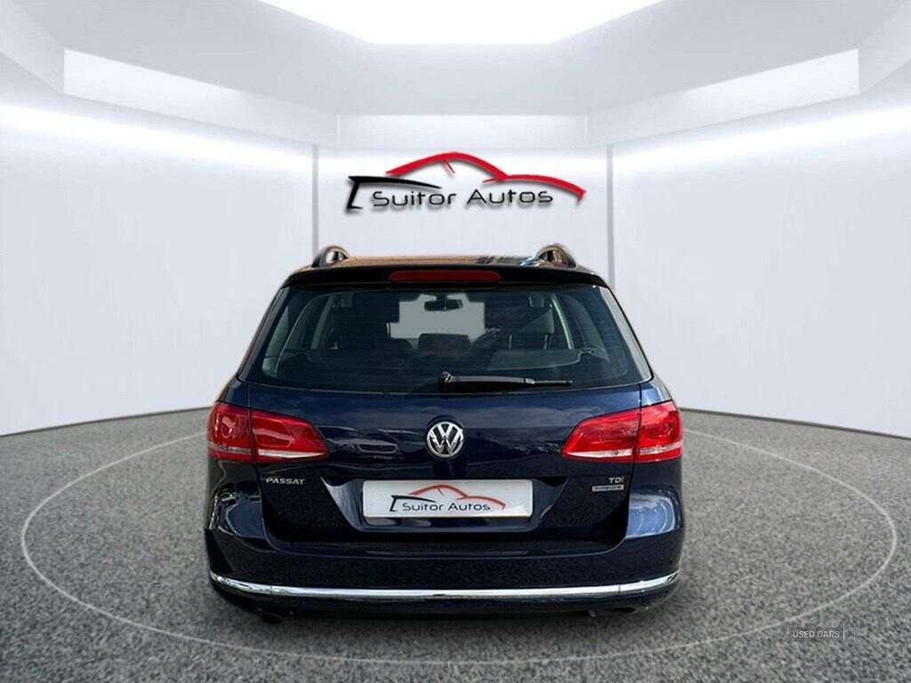 Apr 2011 Volkswagen Passat 1.6 TDI Bluemotion Tech SE 5dr