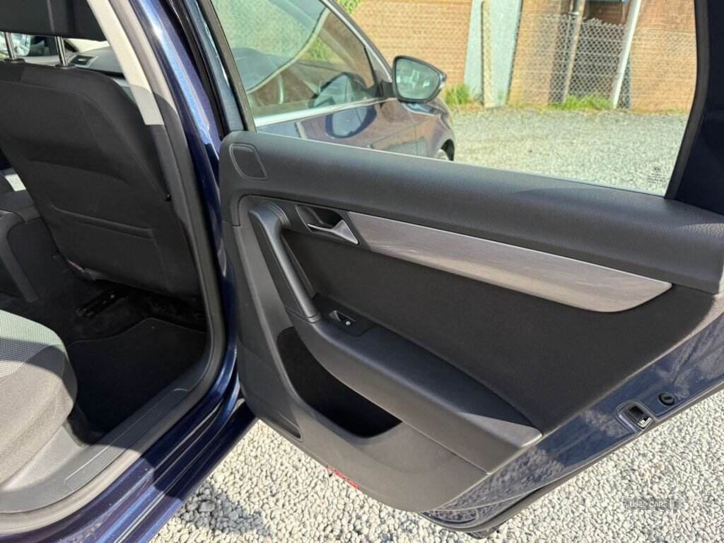 Apr 2011 Volkswagen Passat 1.6 TDI Bluemotion Tech SE 5dr