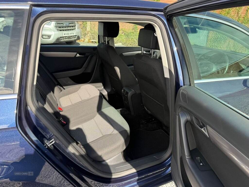 Apr 2011 Volkswagen Passat 1.6 TDI Bluemotion Tech SE 5dr