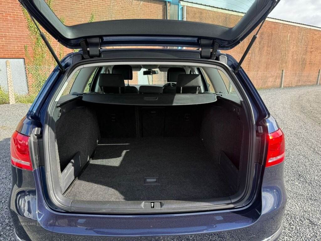 Apr 2011 Volkswagen Passat 1.6 TDI Bluemotion Tech SE 5dr
