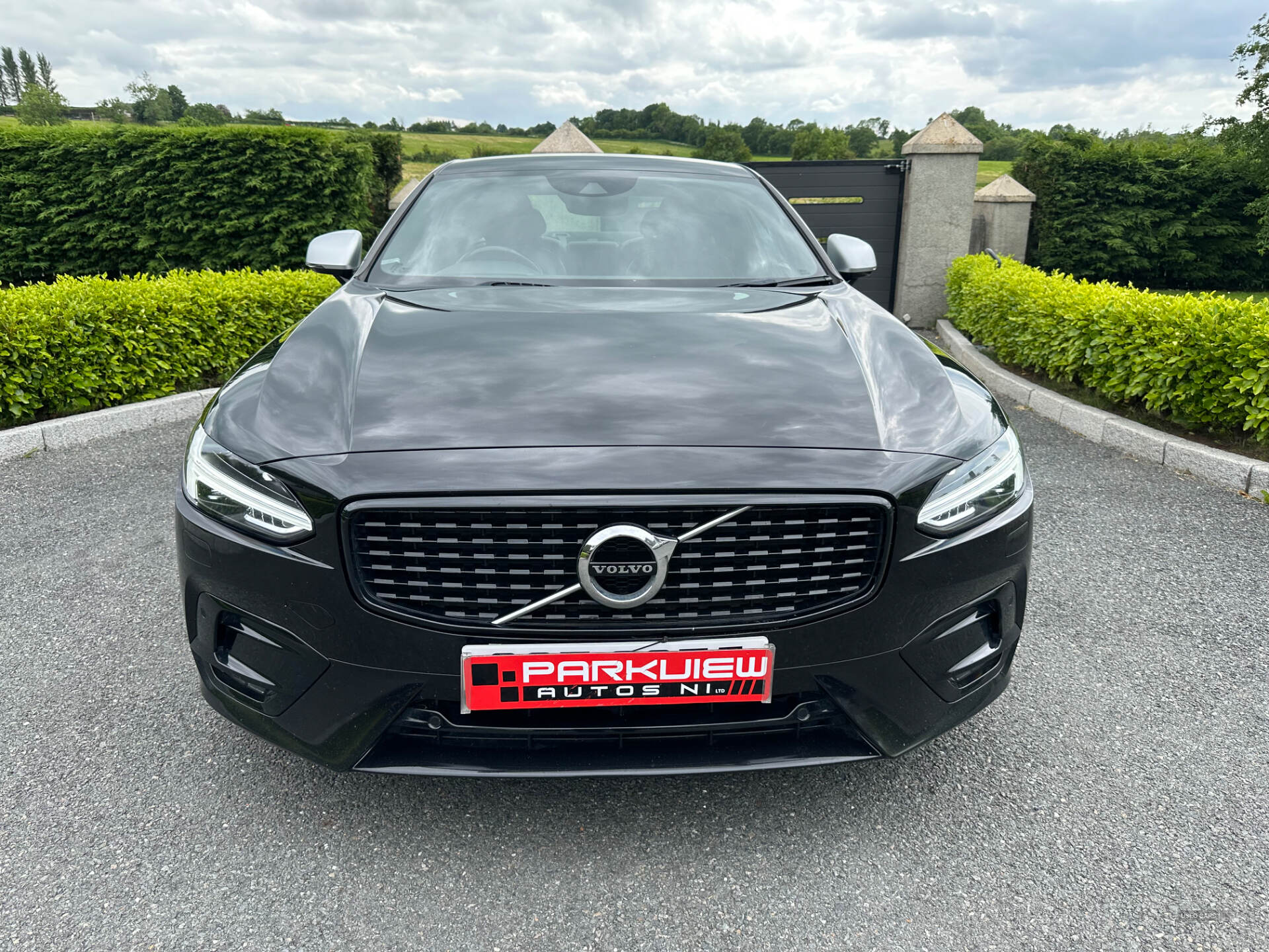 May 2019 Volvo S90 2.0 D4 R DESIGN 4dr Geartronic