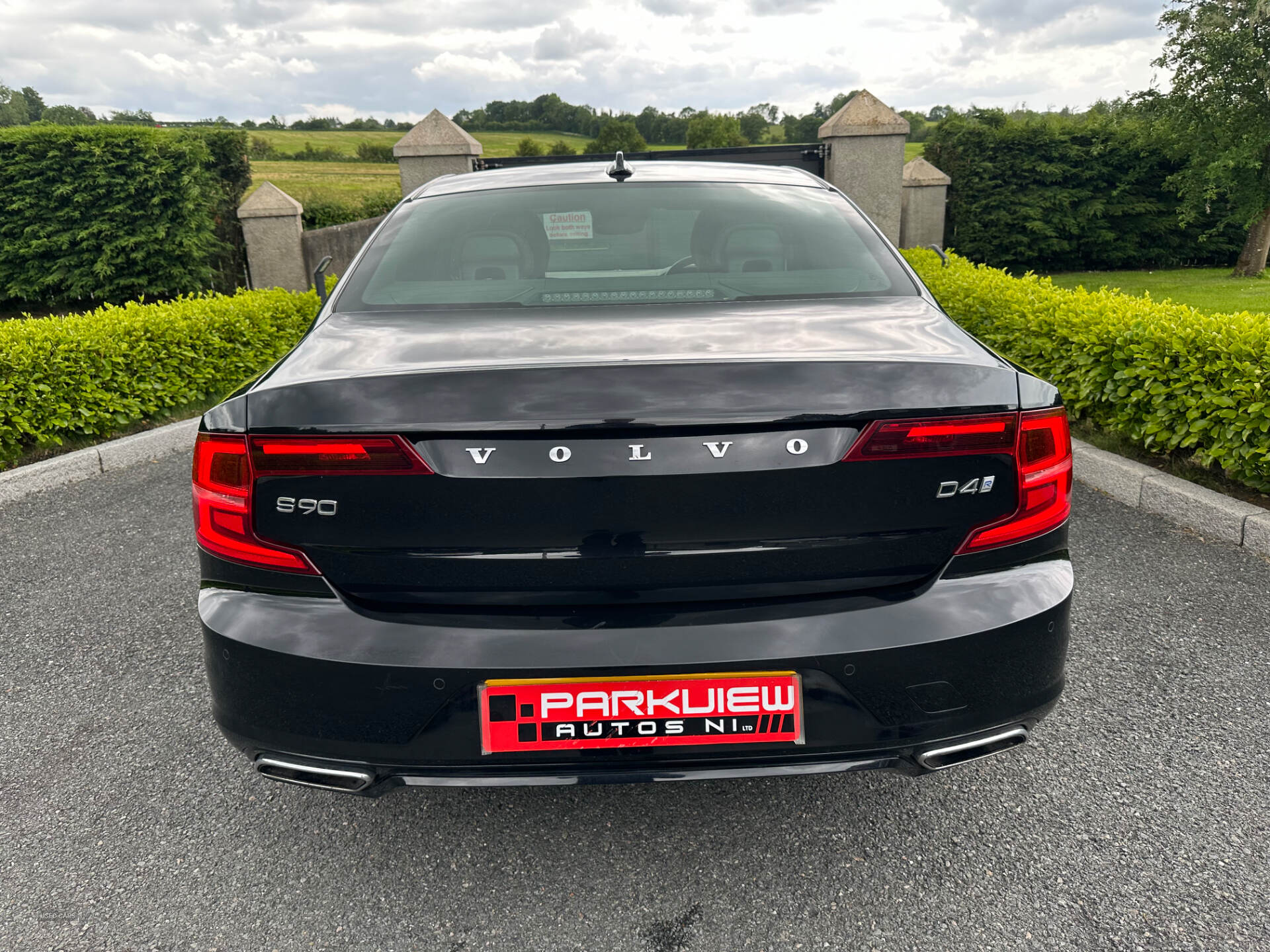 May 2019 Volvo S90 2.0 D4 R DESIGN 4dr Geartronic