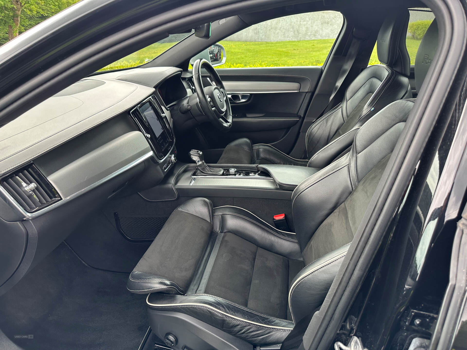 May 2019 Volvo S90 2.0 D4 R DESIGN 4dr Geartronic