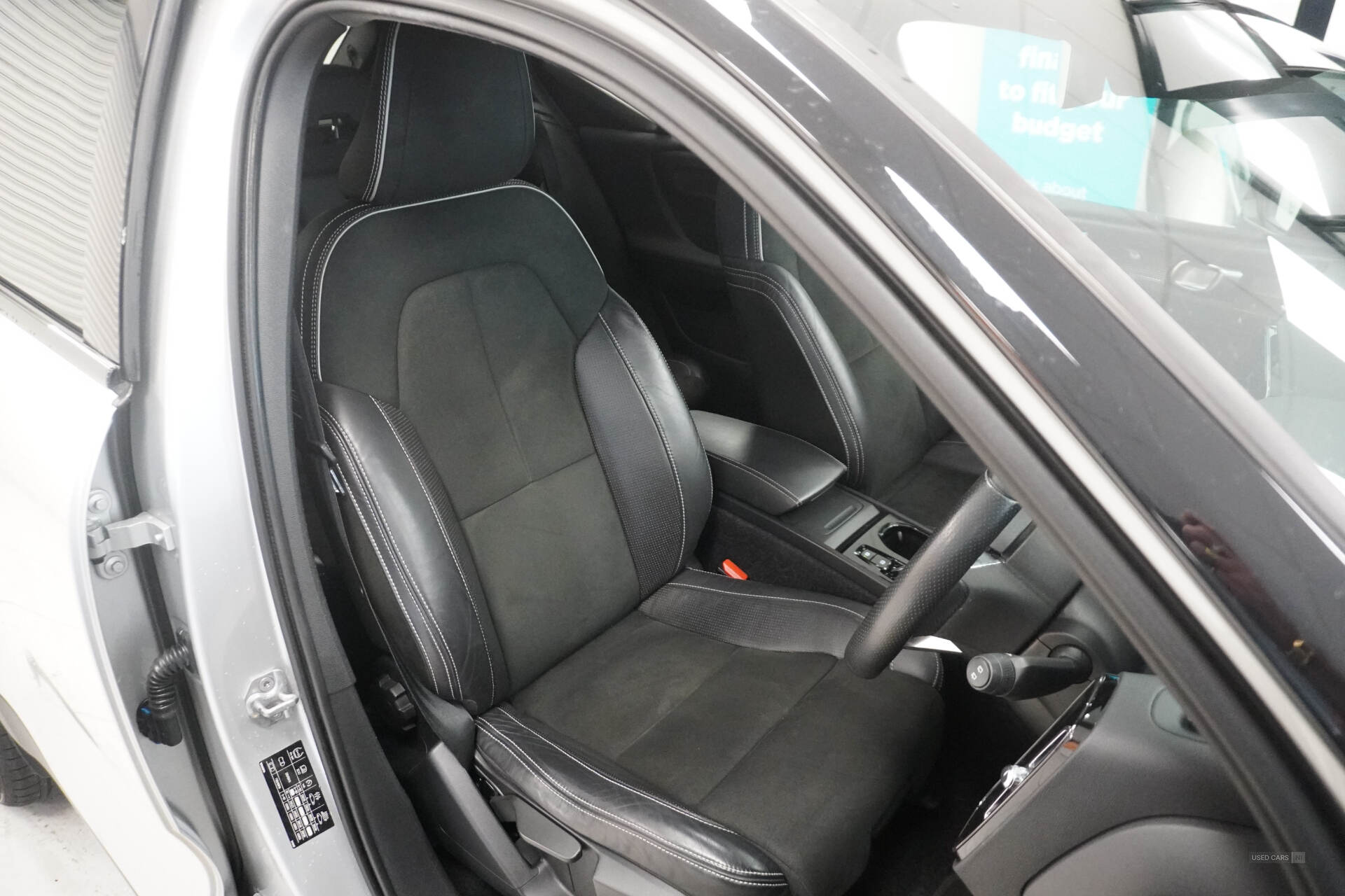 Dec 2018 Volvo XC40 2.0 D3 R DESIGN 5dr Geartronic