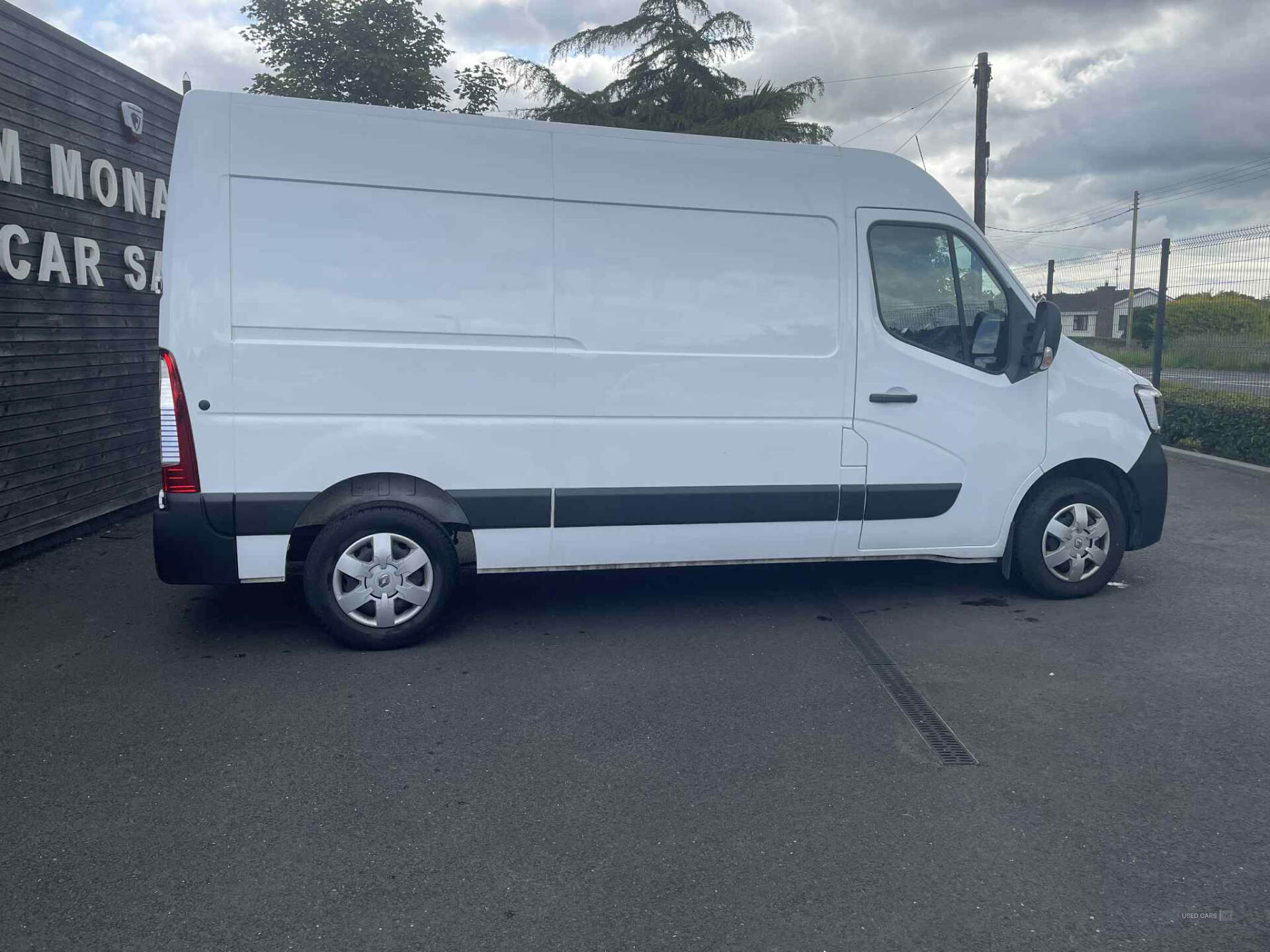 Jul 2022 Renault Master MM35dCi 135 Business+ Medium Roof Van