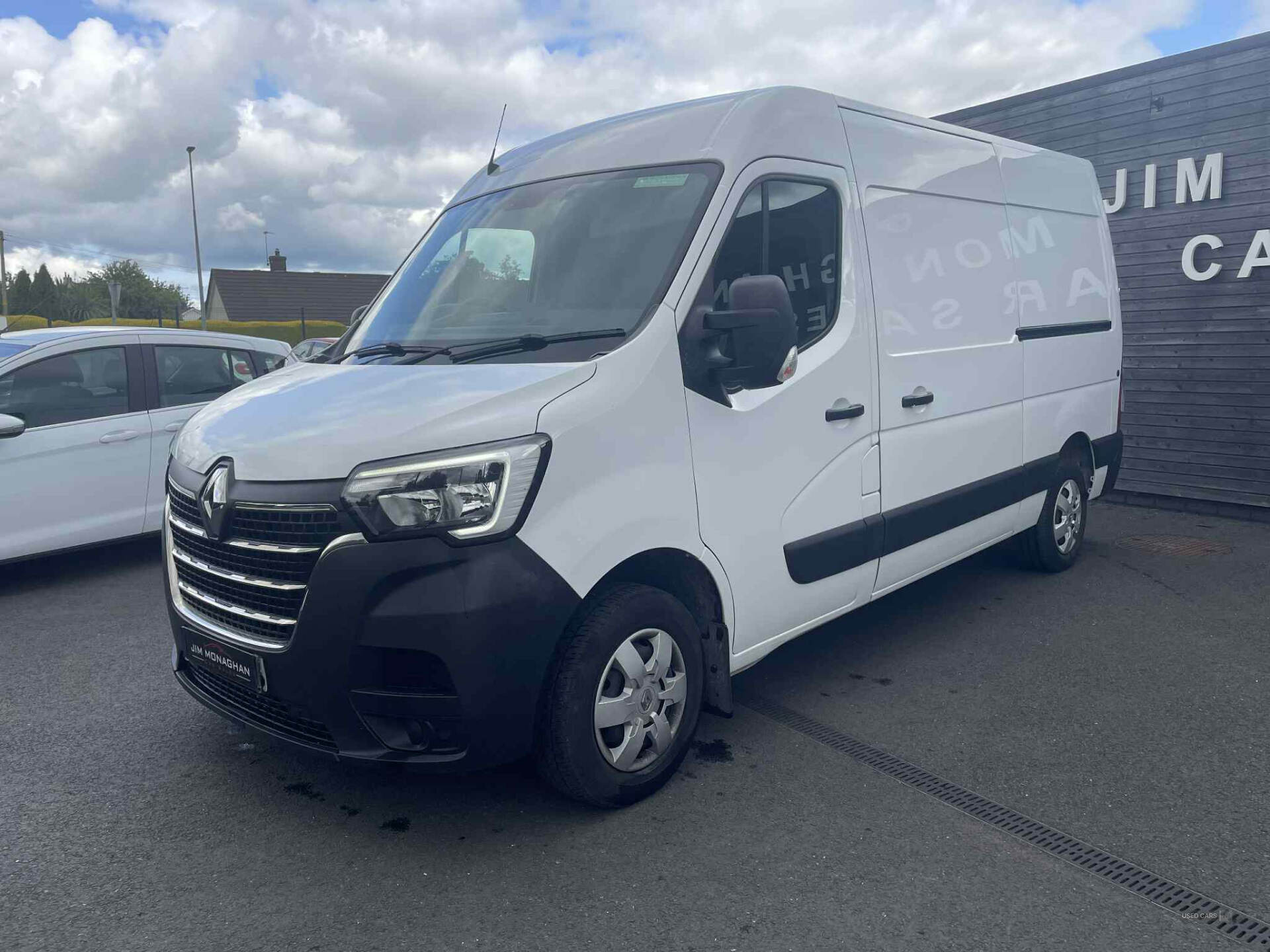 Jul 2022 Renault Master MM35dCi 135 Business+ Medium Roof Van