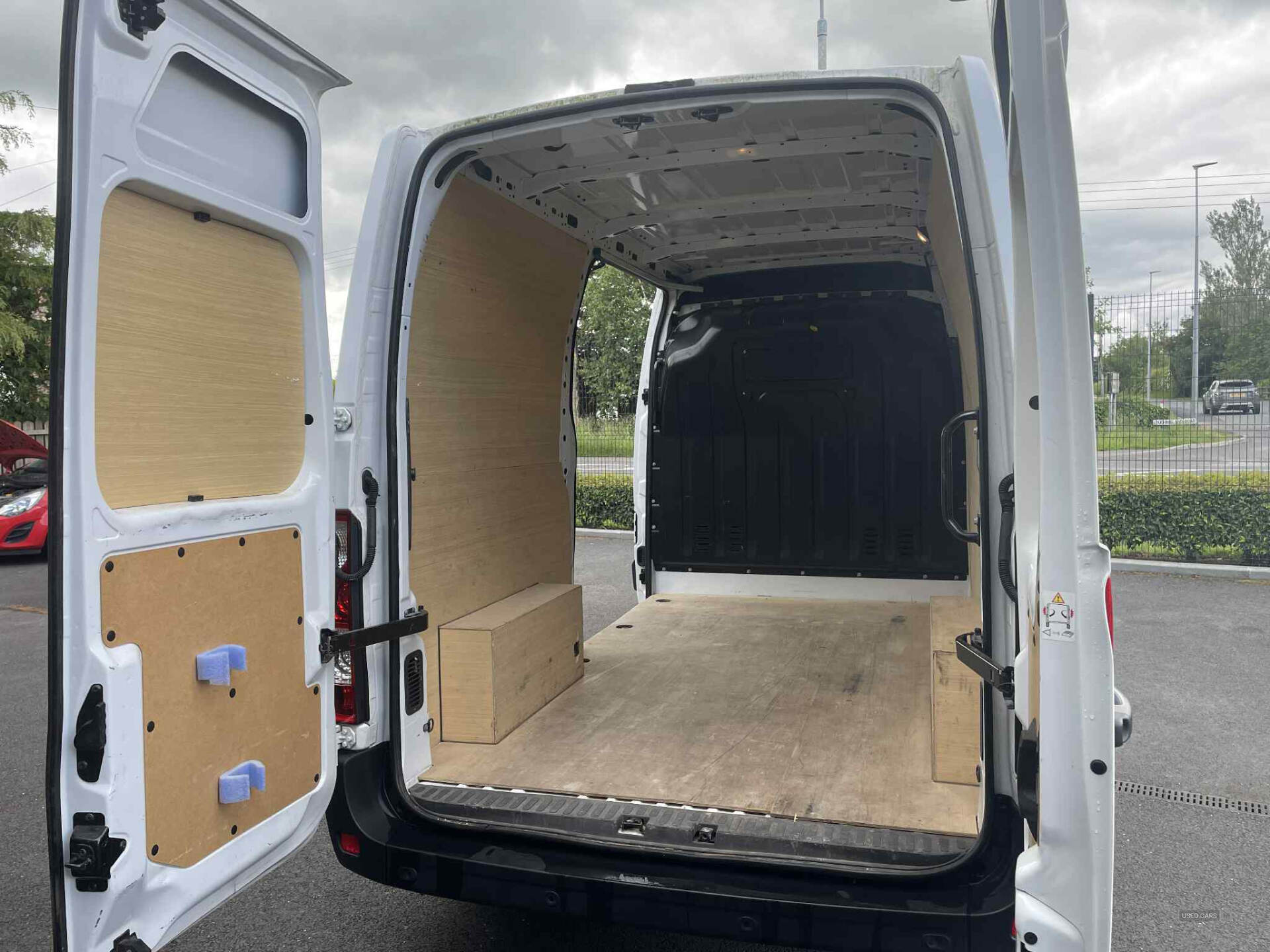 Jul 2022 Renault Master MM35dCi 135 Business+ Medium Roof Van