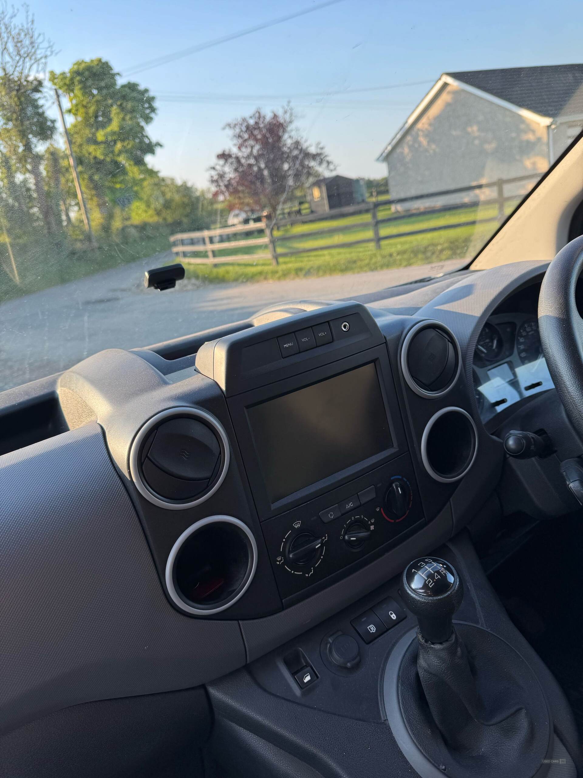 Oct 2017 Peugeot Partner 850 1.6 BlueHDi 100 Professional Van [non SS]