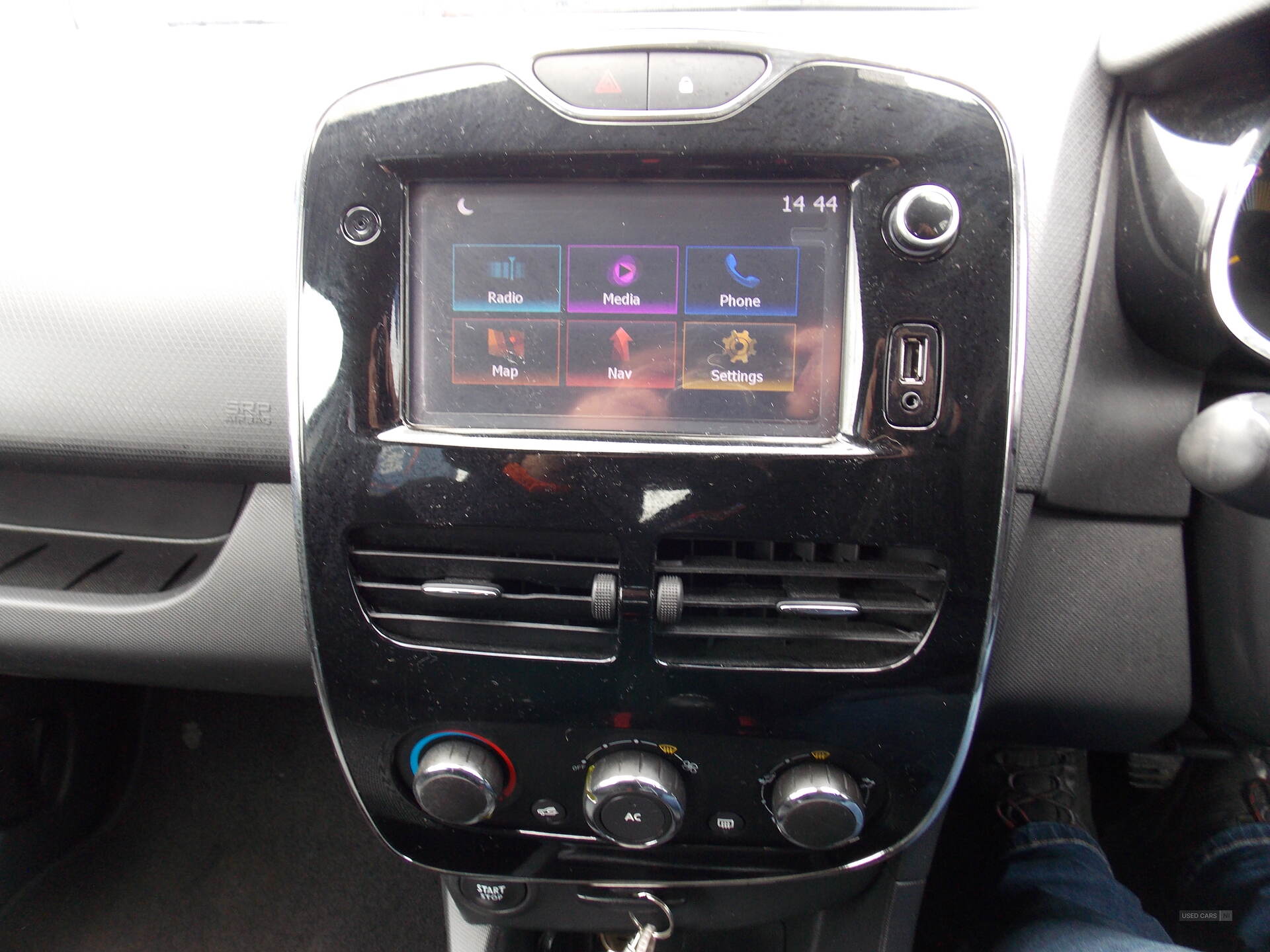 Nov 2013 Renault Clio 1.2 16V Dynamique MediaNav 5dr