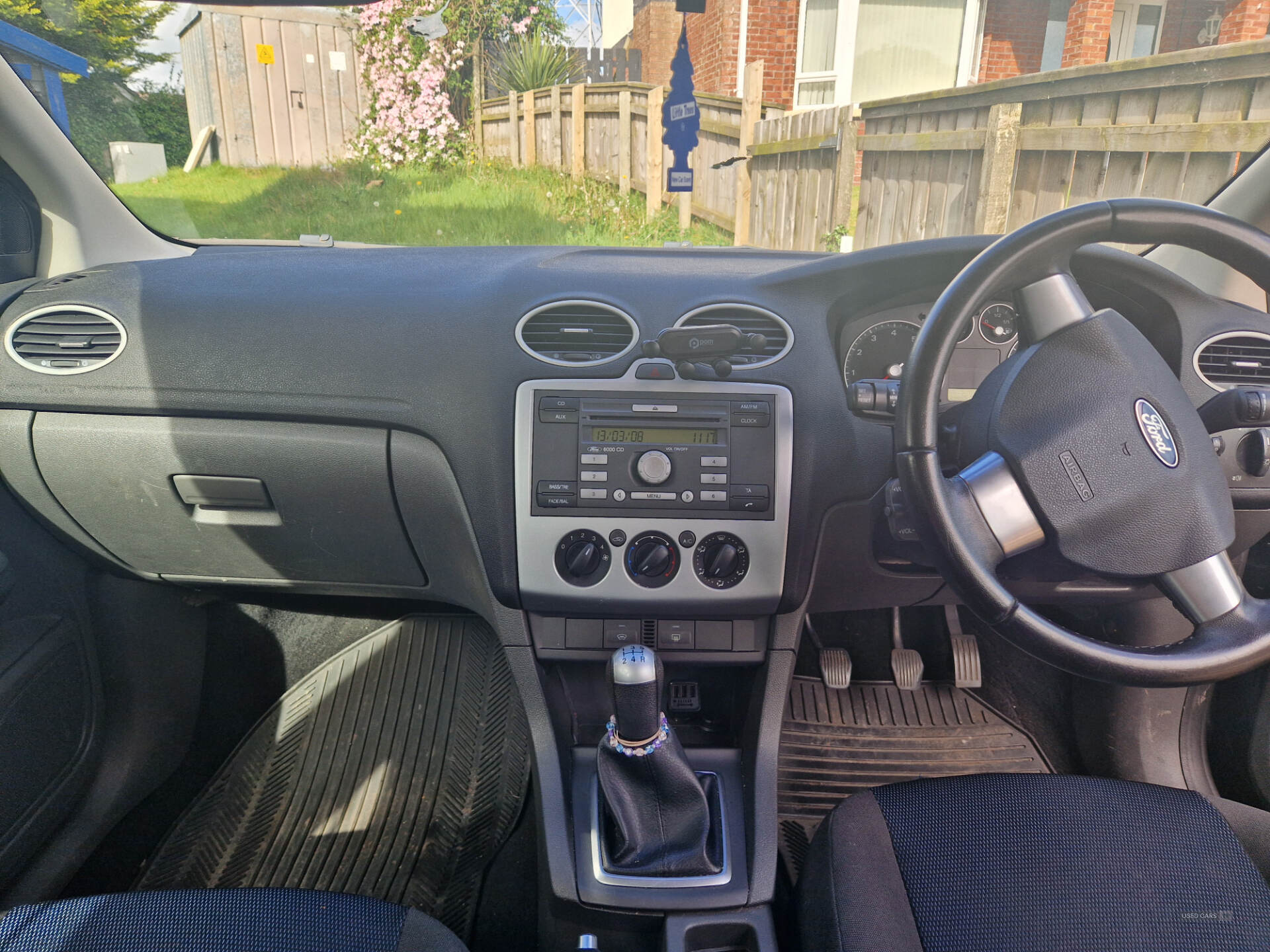 Jan 2007 Ford Focus 1.6 Zetec 3dr [Climate pack]