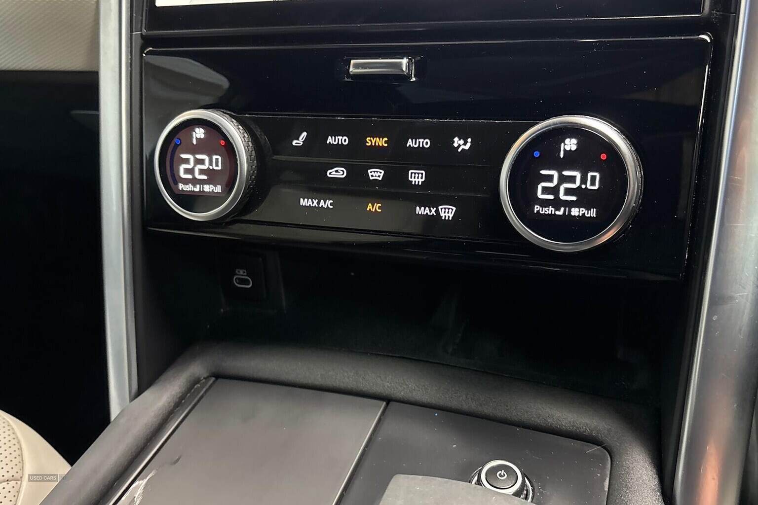 Jul 2021 Land Rover Discovery 3.0 D300 R-Dynamic Hse 5Dr Auto