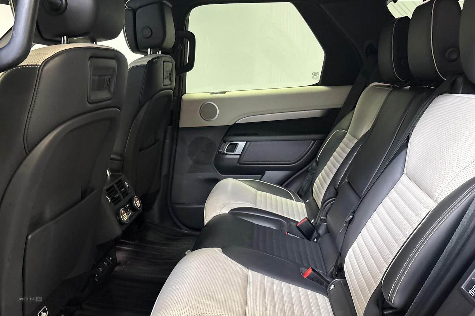 Jul 2021 Land Rover Discovery 3.0 D300 R-Dynamic Hse 5Dr Auto