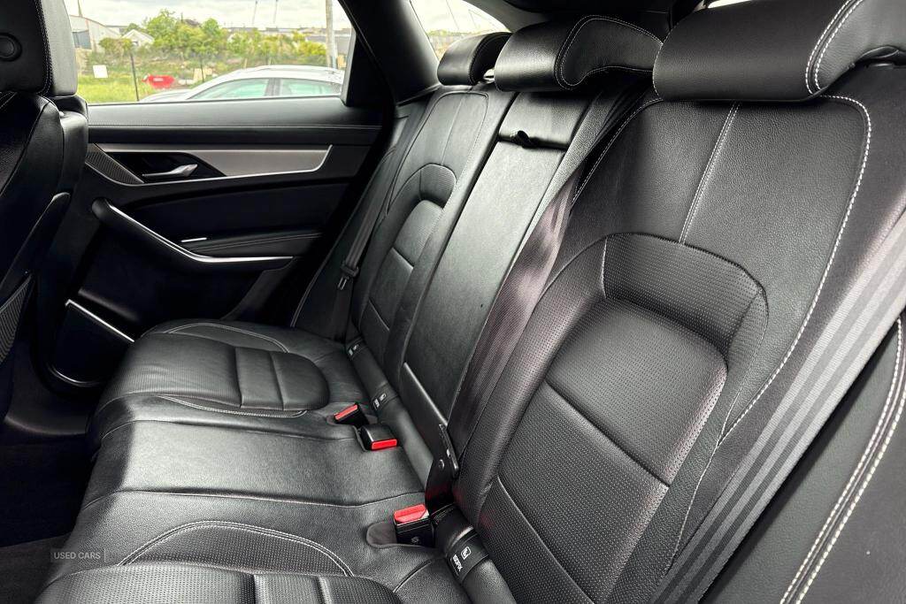 May 2021 Jaguar F-Pace 3.0 D300 R-Dynamic S 5dr Auto AWD
