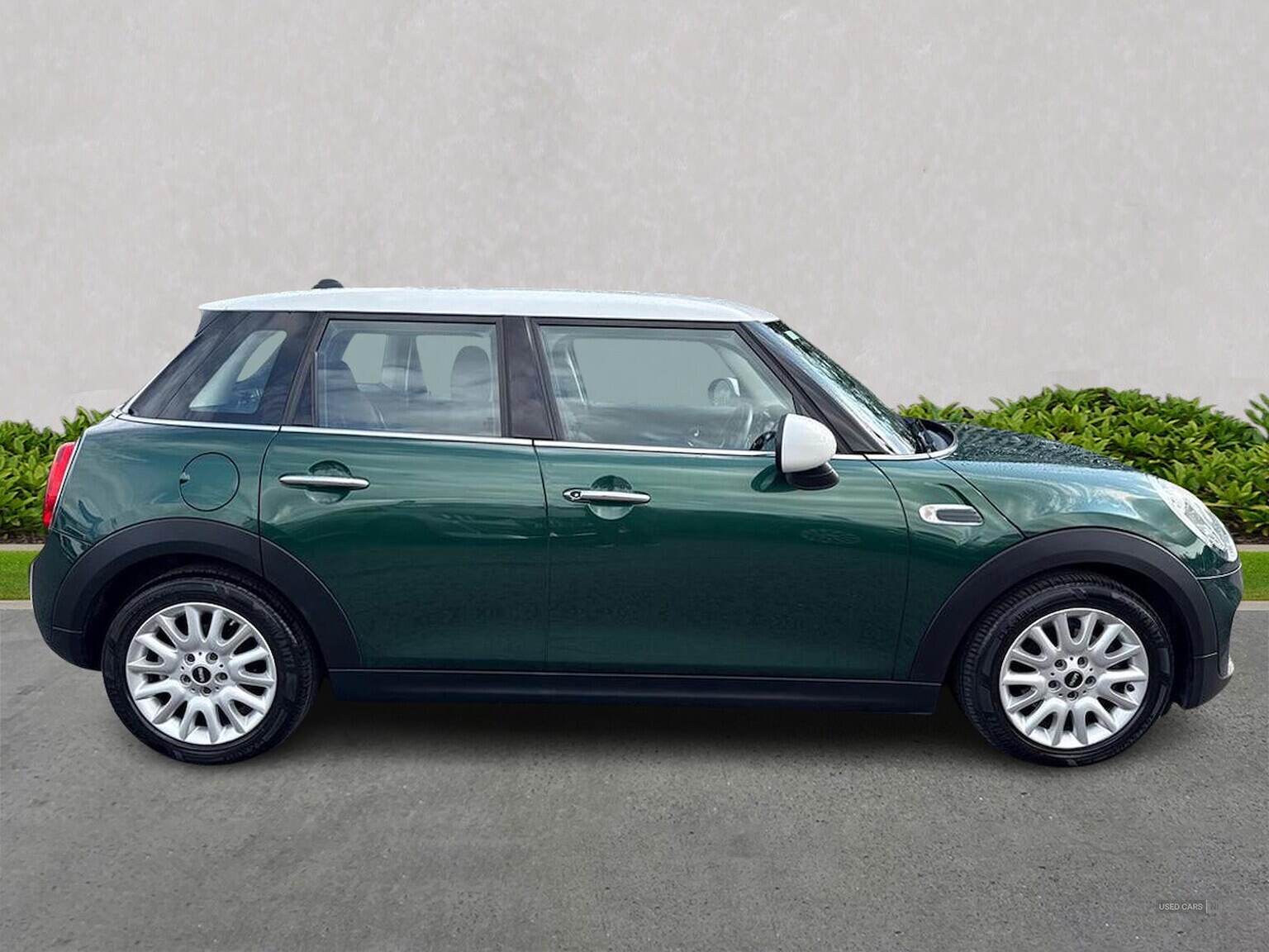 Mar 2016 MINI HATCHBACK 1.5 Cooper D 5Dr