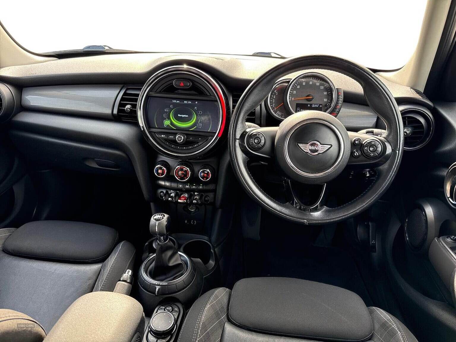 Mar 2016 MINI HATCHBACK 1.5 Cooper D 5Dr
