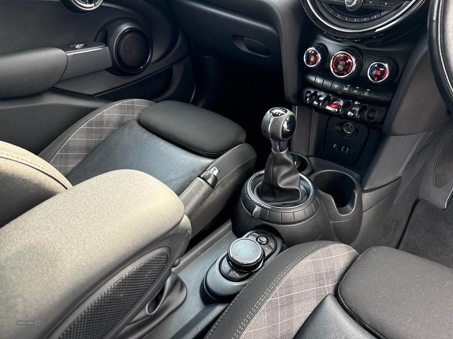 Mar 2016 MINI HATCHBACK 1.5 Cooper D 5Dr
