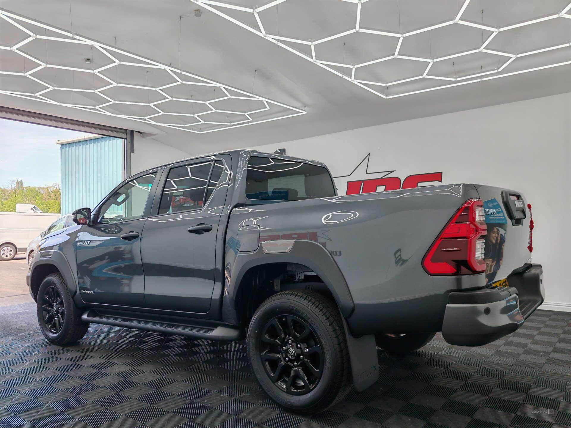 2025 Toyota Hilux 2.8 Hilux Invincible X MHEV 4WD A 4WD 4dr