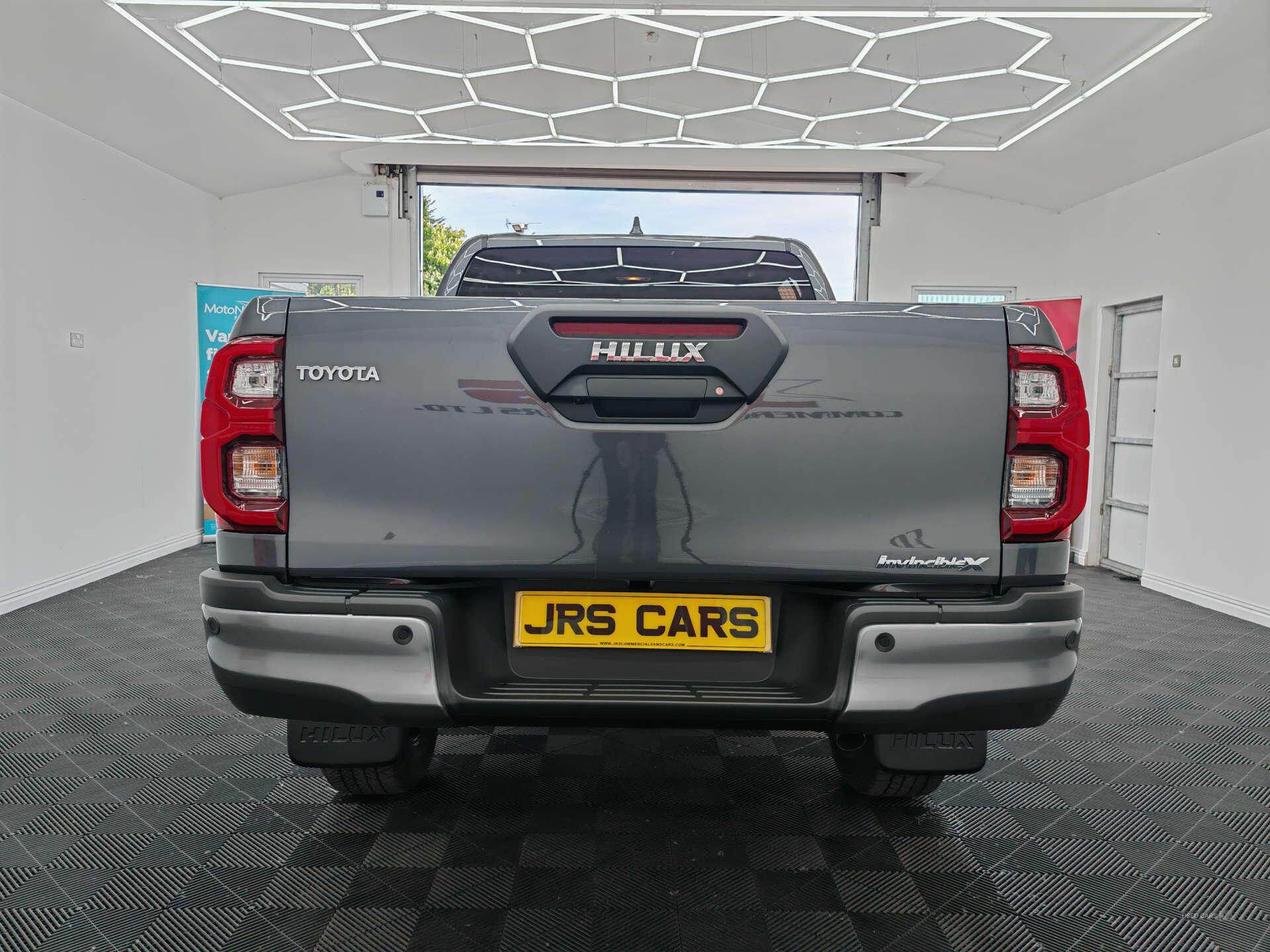2025 Toyota Hilux 2.8 Hilux Invincible X MHEV 4WD A 4WD 4dr