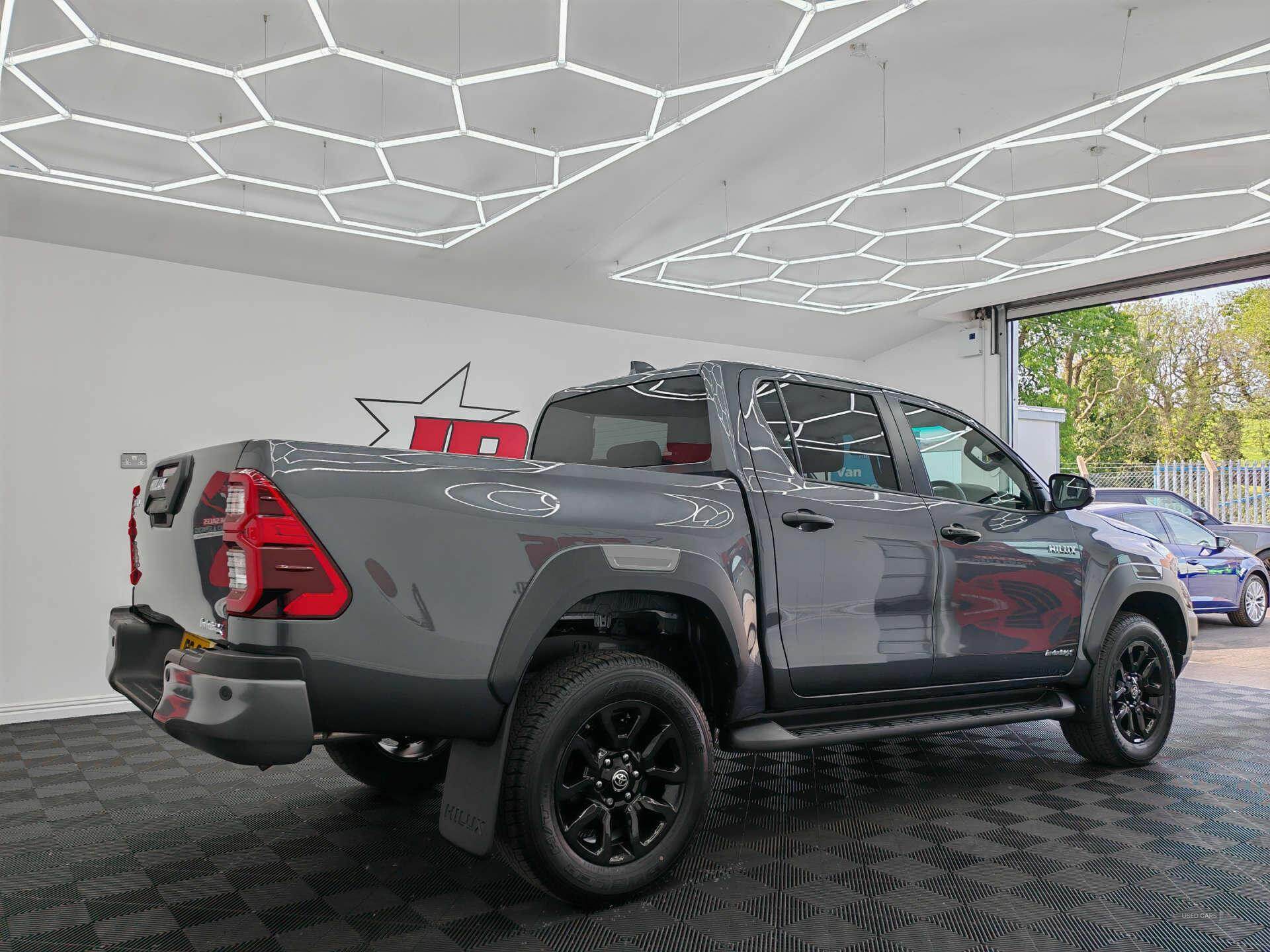 2025 Toyota Hilux 2.8 Hilux Invincible X MHEV 4WD A 4WD 4dr