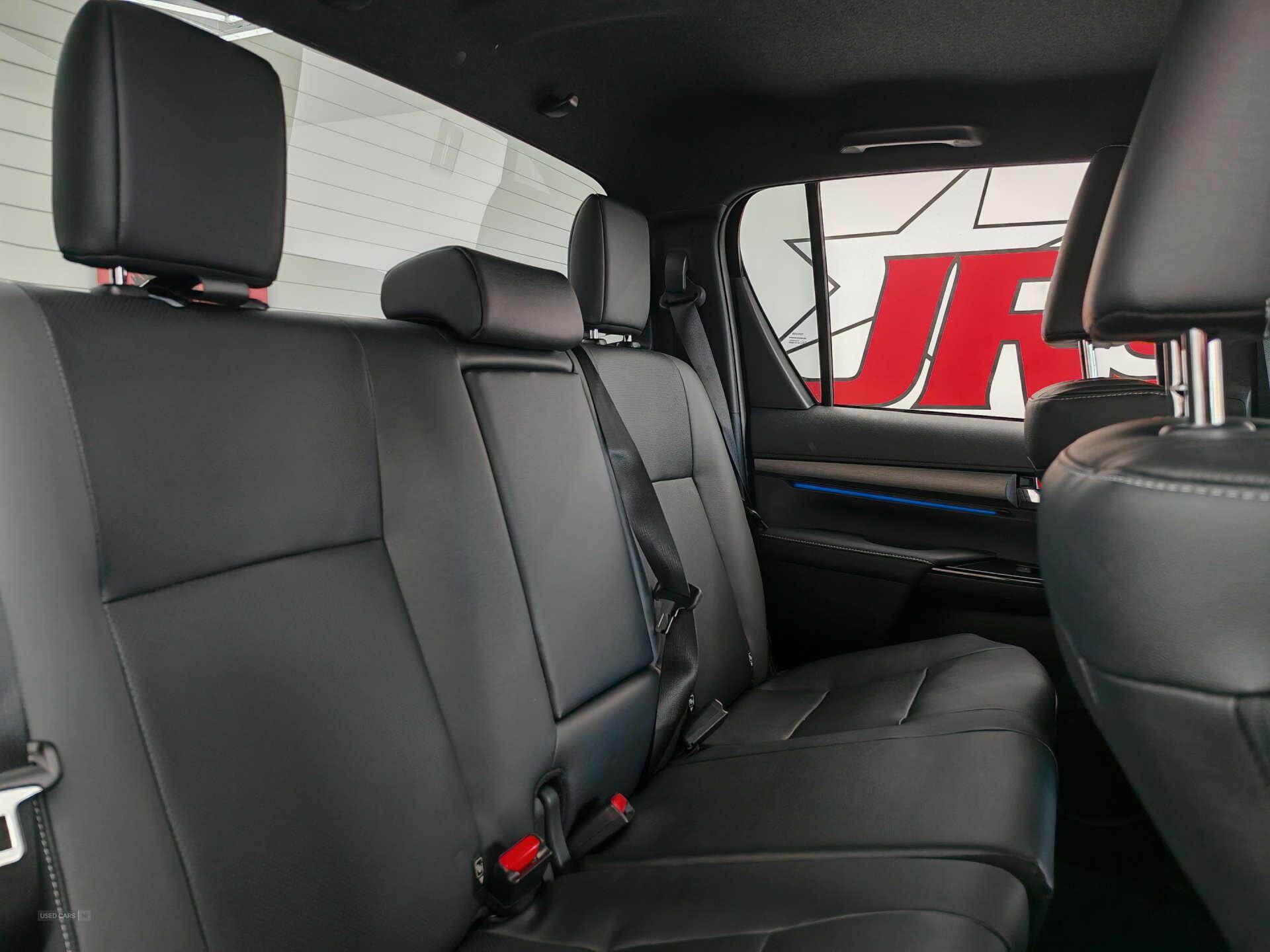 2025 Toyota Hilux 2.8 Hilux Invincible X MHEV 4WD A 4WD 4dr