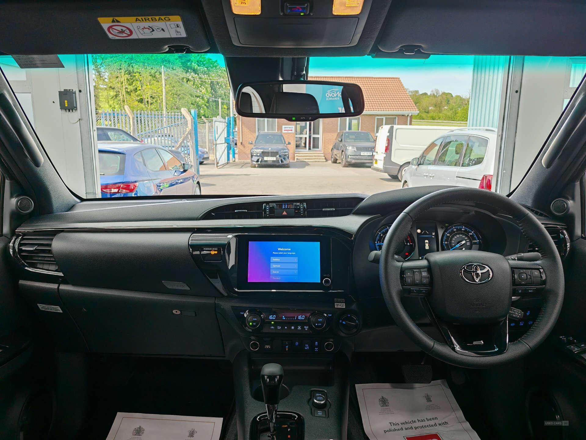 2025 Toyota Hilux 2.8 Hilux Invincible X MHEV 4WD A 4WD 4dr
