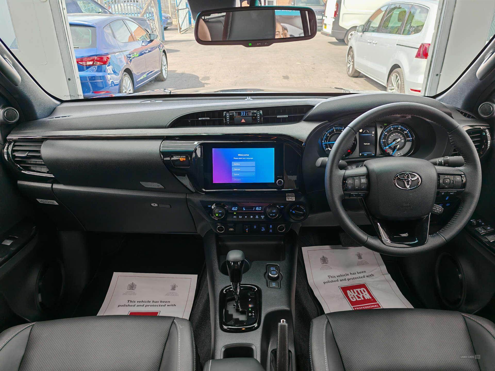 2025 Toyota Hilux 2.8 Hilux Invincible X MHEV 4WD A 4WD 4dr