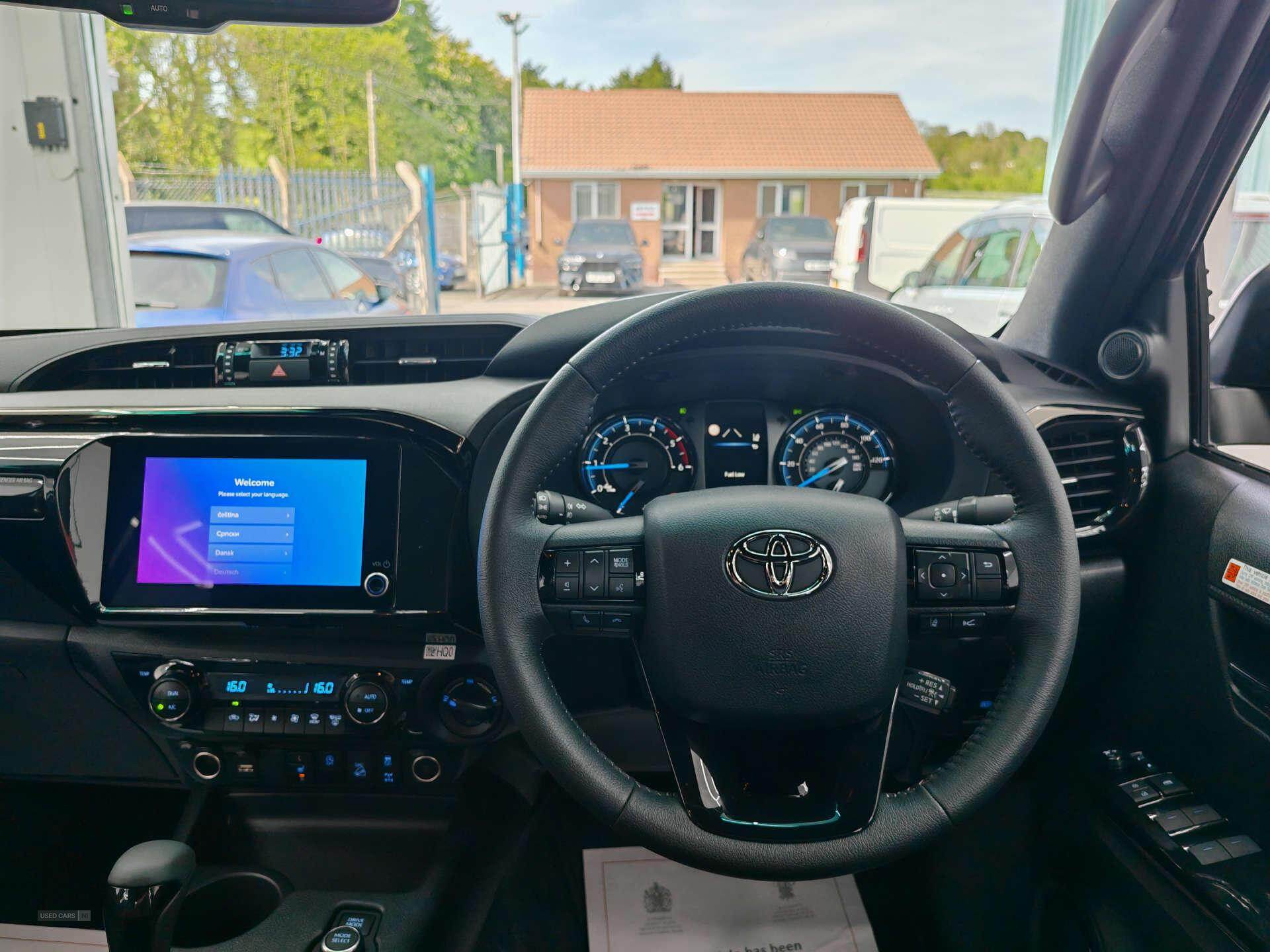 2025 Toyota Hilux 2.8 Hilux Invincible X MHEV 4WD A 4WD 4dr