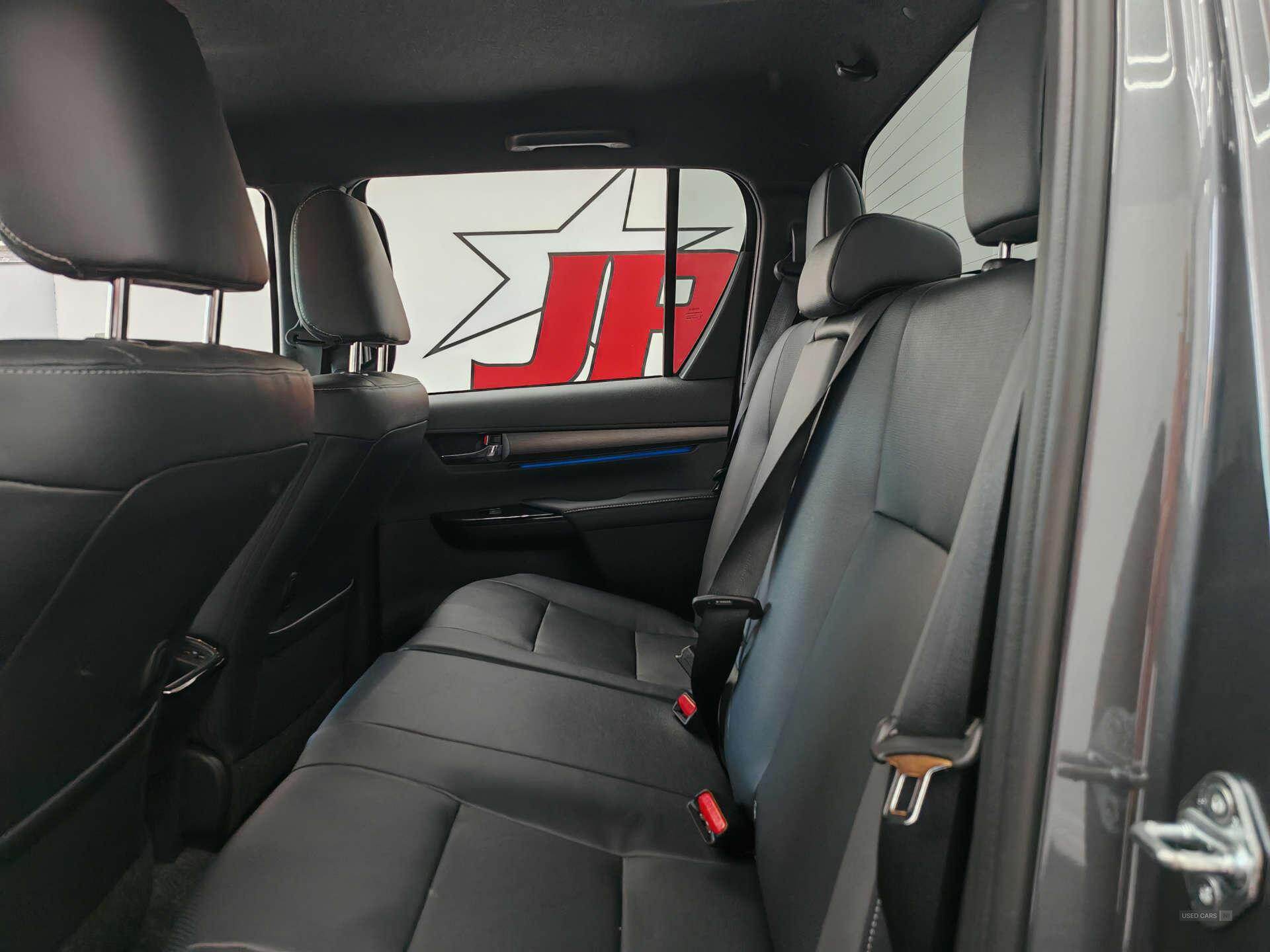 2025 Toyota Hilux 2.8 Hilux Invincible X MHEV 4WD A 4WD 4dr