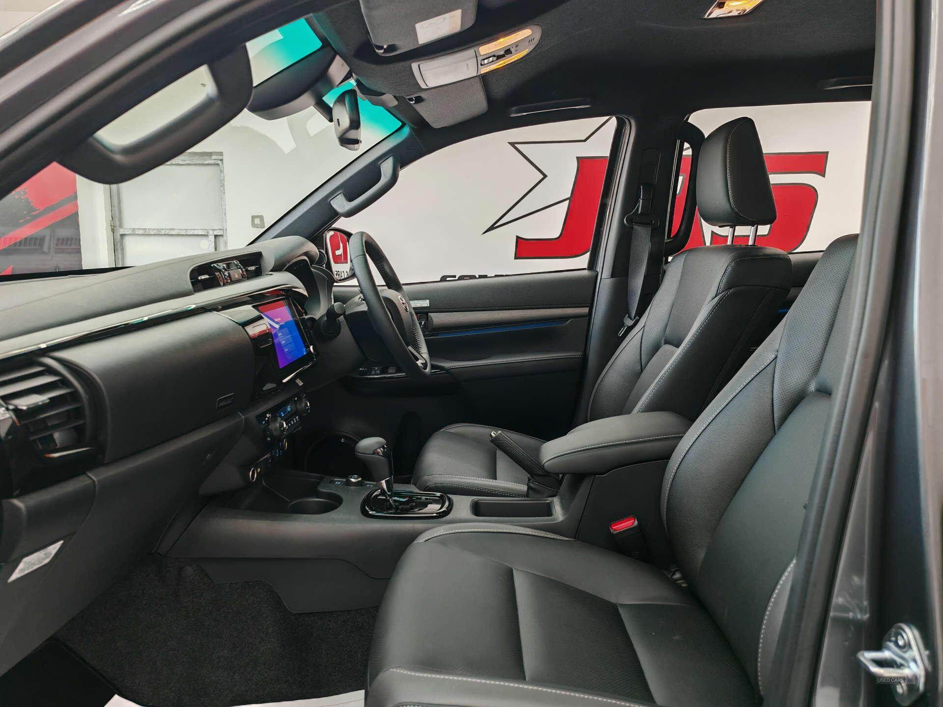 2025 Toyota Hilux 2.8 Hilux Invincible X MHEV 4WD A 4WD 4dr