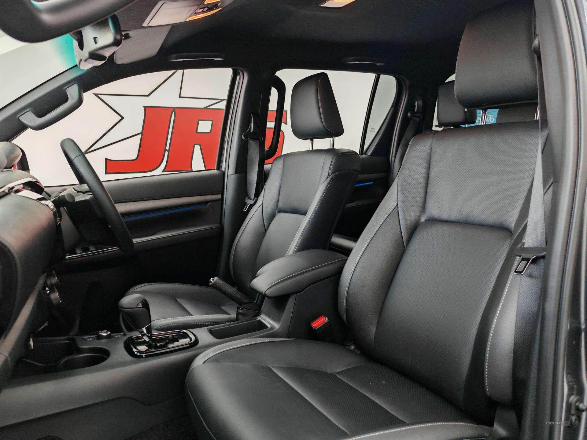 2025 Toyota Hilux 2.8 Hilux Invincible X MHEV 4WD A 4WD 4dr