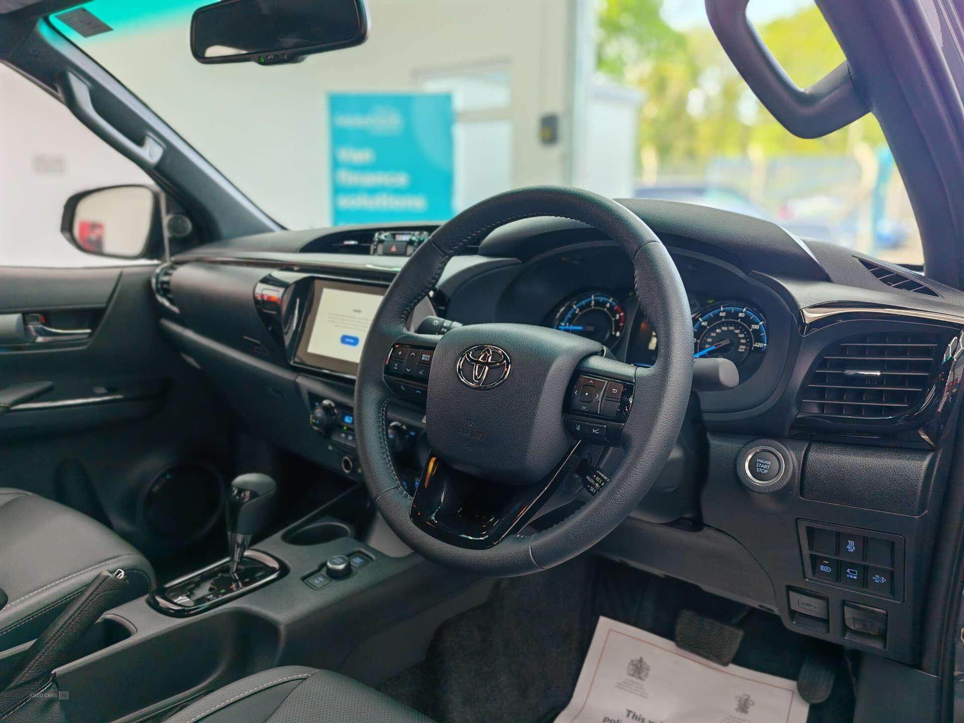 2025 Toyota Hilux 2.8 Hilux Invincible X MHEV 4WD A 4WD 4dr