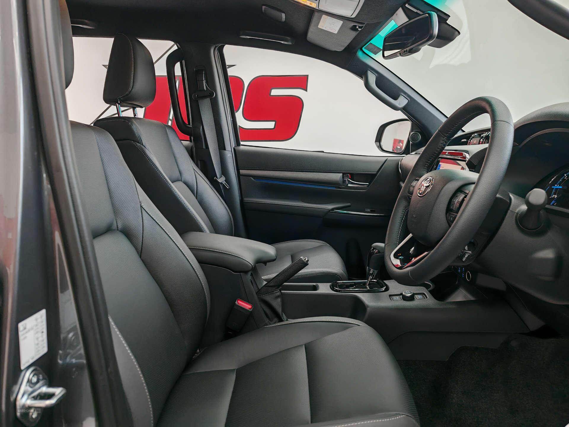 2025 Toyota Hilux 2.8 Hilux Invincible X MHEV 4WD A 4WD 4dr