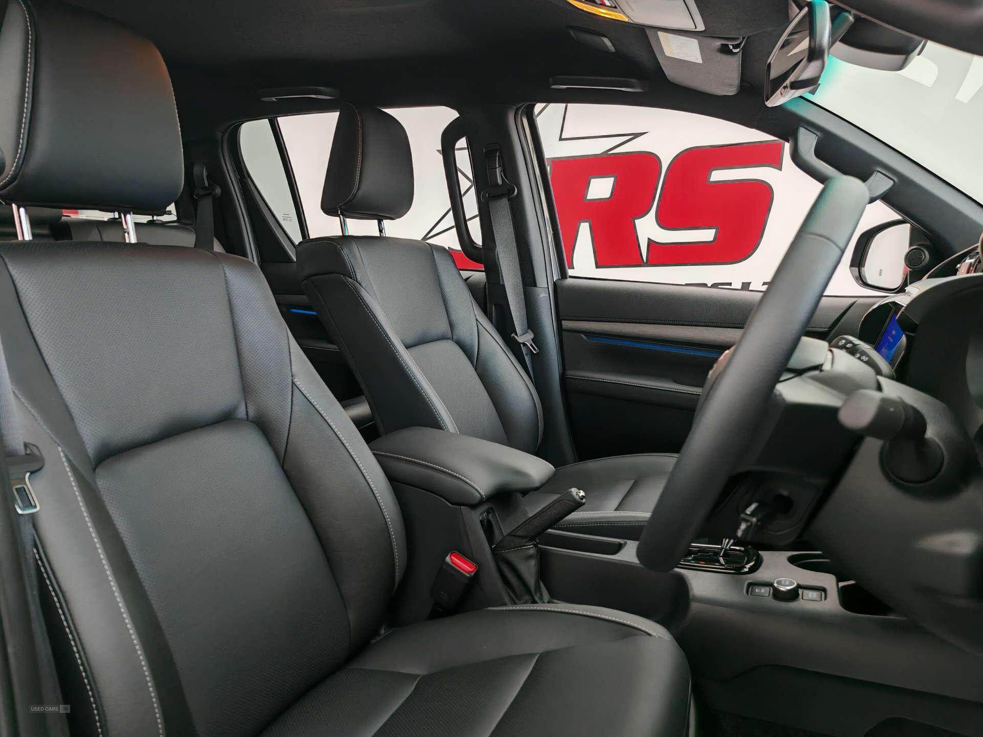 2025 Toyota Hilux 2.8 Hilux Invincible X MHEV 4WD A 4WD 4dr