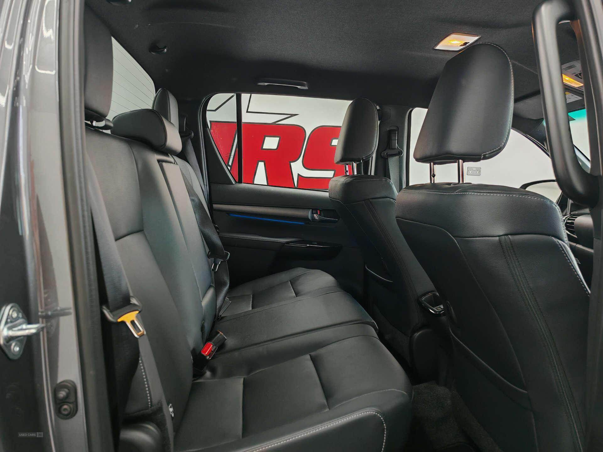 2025 Toyota Hilux 2.8 Hilux Invincible X MHEV 4WD A 4WD 4dr