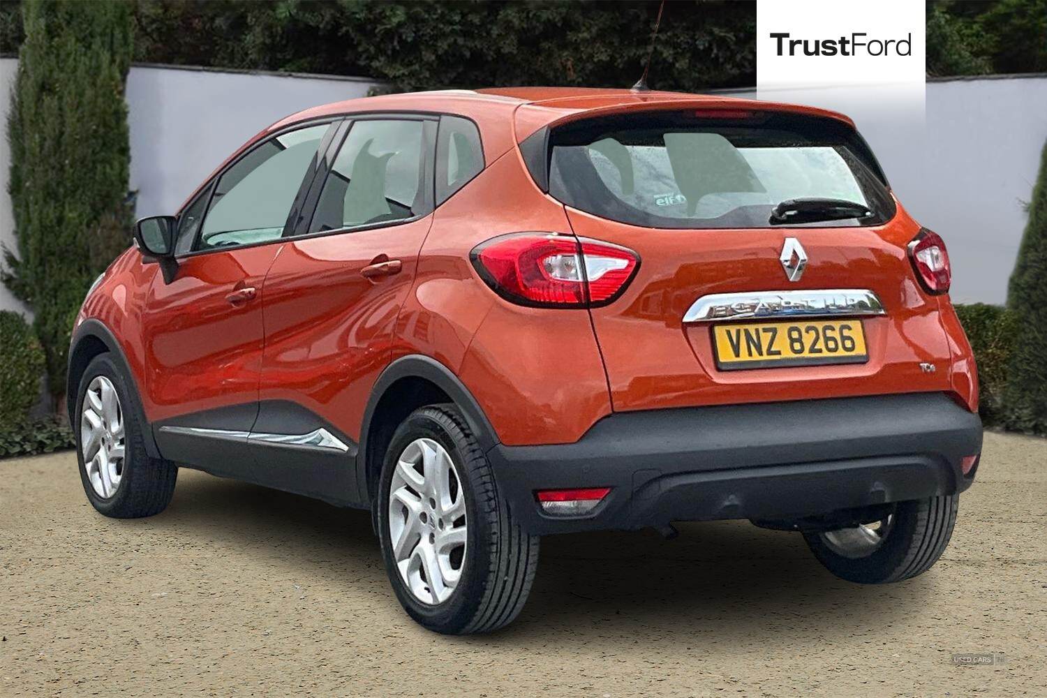 Feb 2016 Renault Captur 0.9 TCE 90 Dynamique Nav 5dr