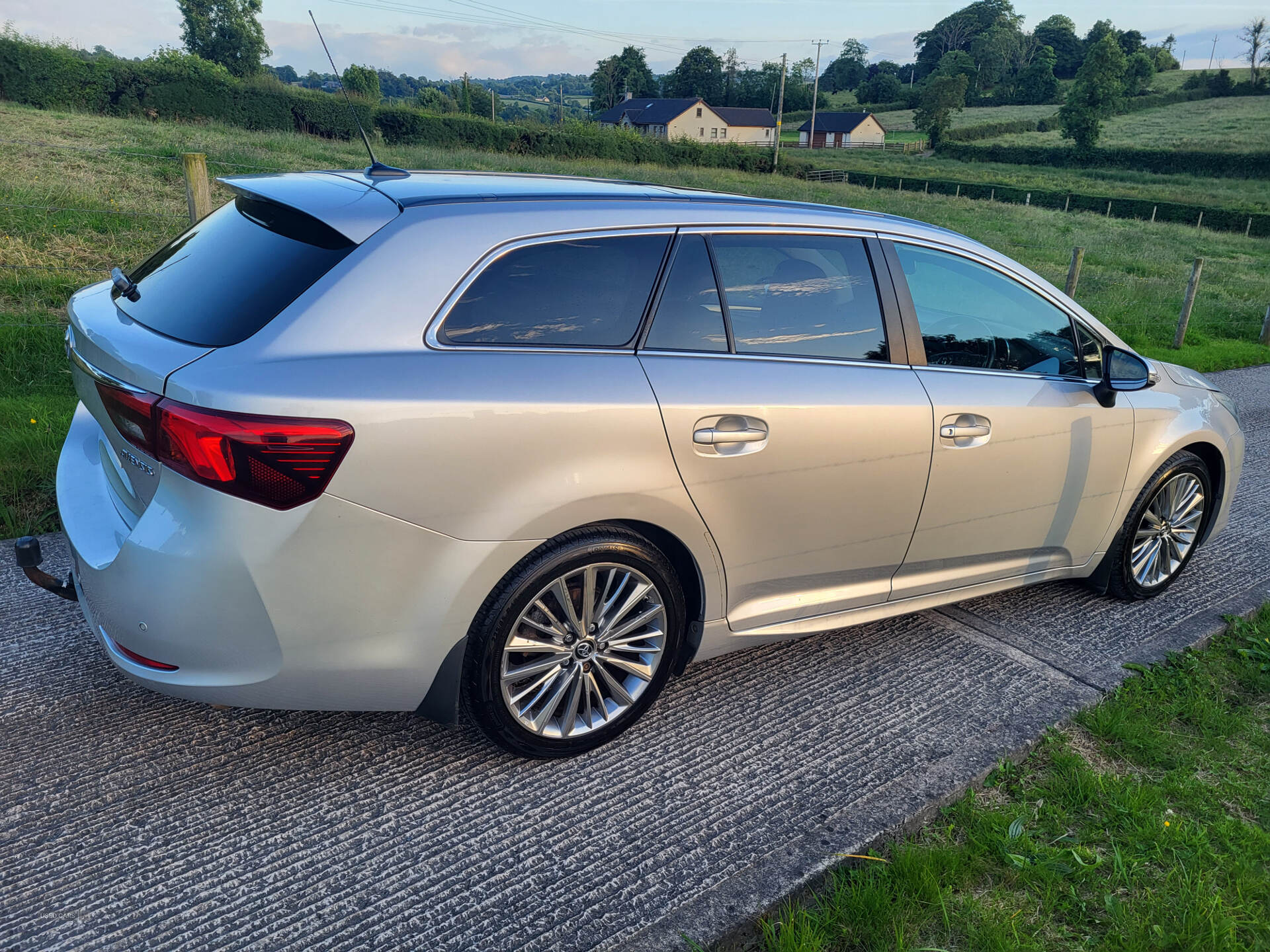 Feb 2016 Toyota Avensis 2.0D Excel 5dr