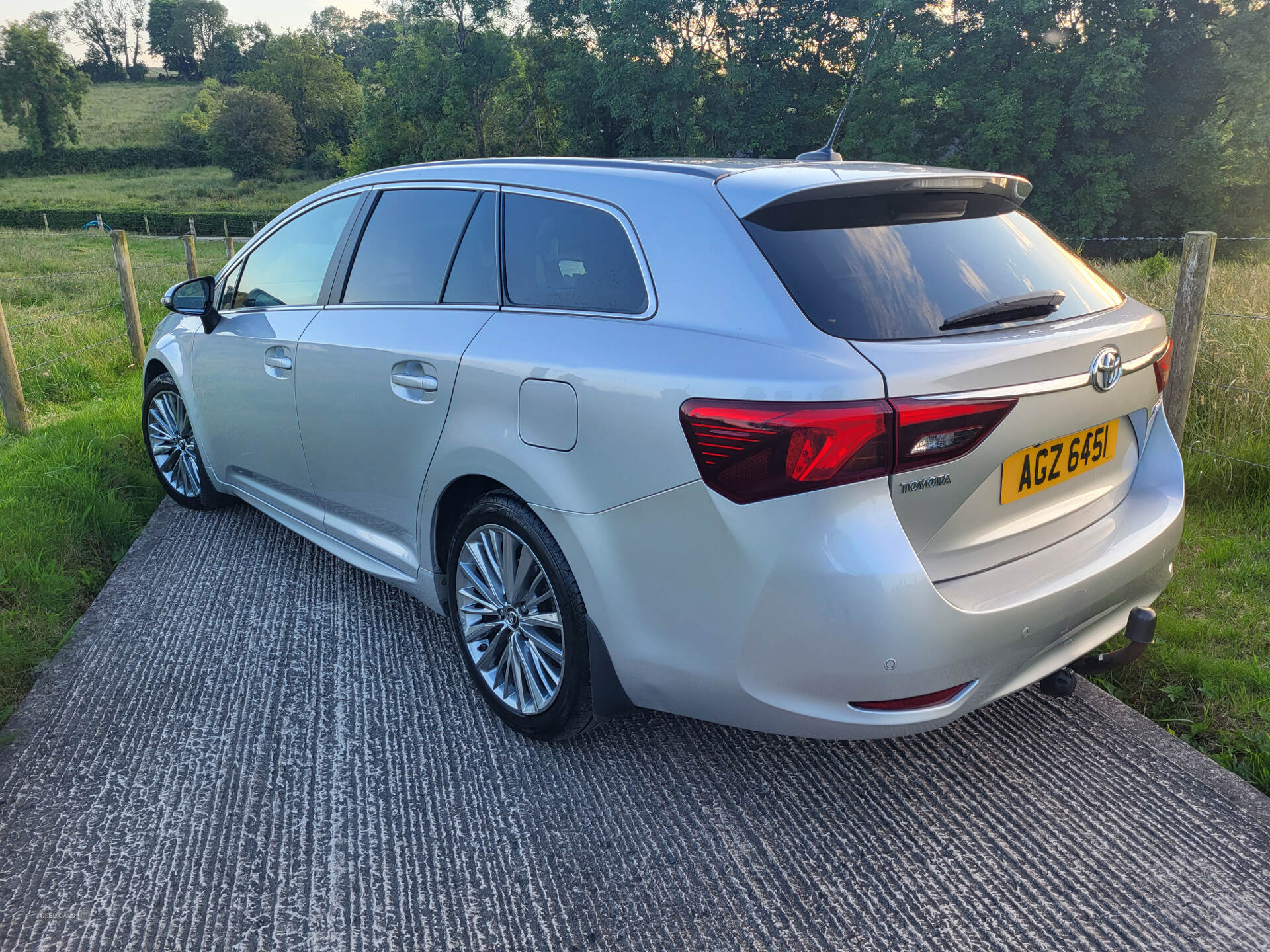 Feb 2016 Toyota Avensis 2.0D Excel 5dr
