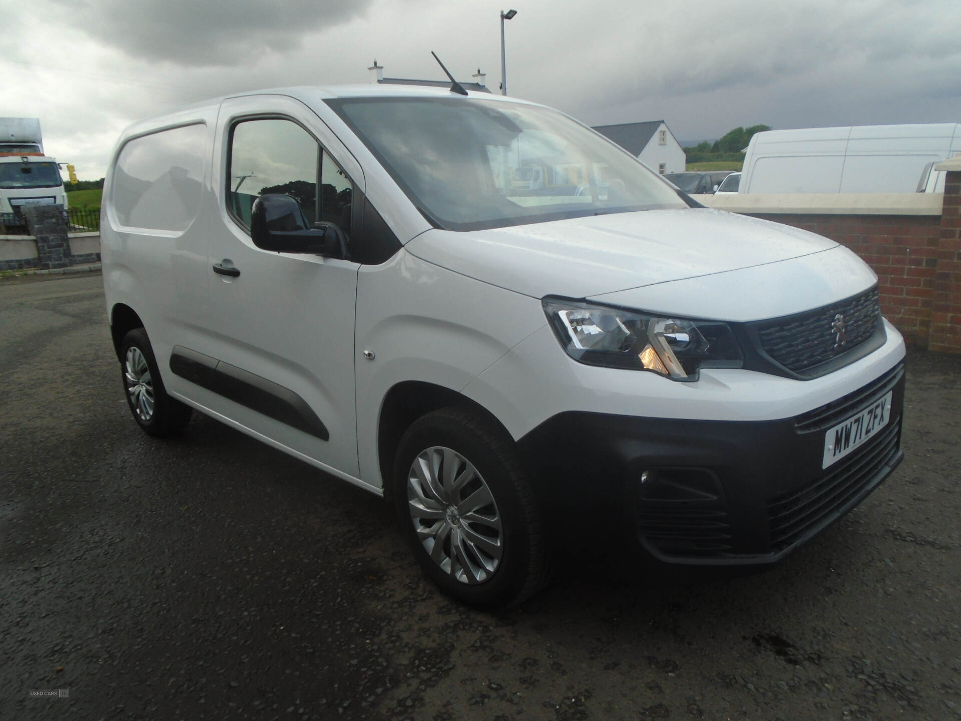 Jan 2022 Peugeot Partner 1000 1.5 BlueHDi 100 Professional Prem Van [6 Spd]