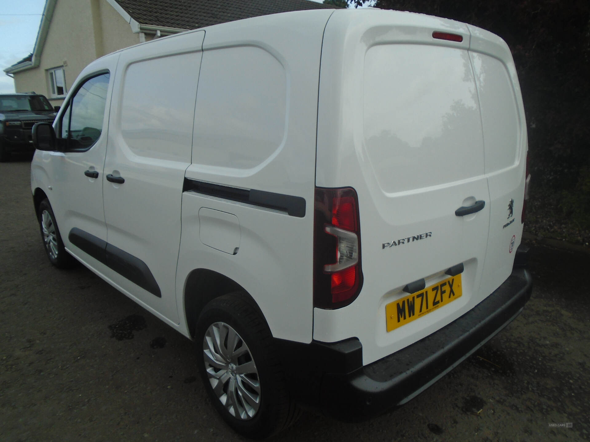 Jan 2022 Peugeot Partner 1000 1.5 BlueHDi 100 Professional Prem Van [6 Spd]