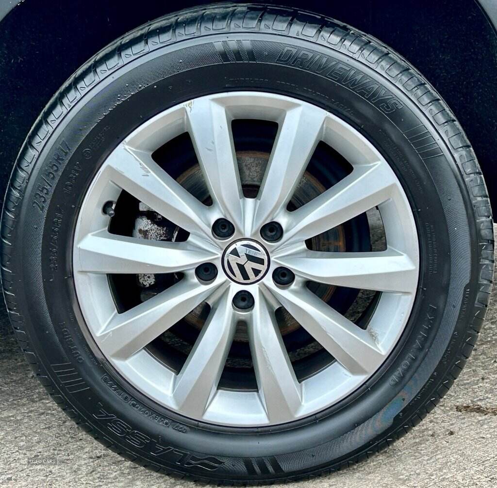 Mar 2015 Volkswagen Tiguan 2.0 TDi BlueMotion Tech Match 5dr DSG