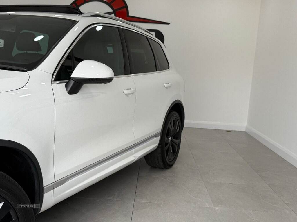 Jun 2015 Volkswagen Touareg 3.0 V6 TDI BlueMotion Tech R-Line 5dr Tip Auto