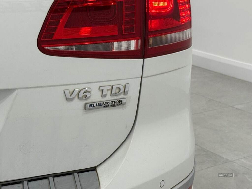 Jun 2015 Volkswagen Touareg 3.0 V6 TDI BlueMotion Tech R-Line 5dr Tip Auto