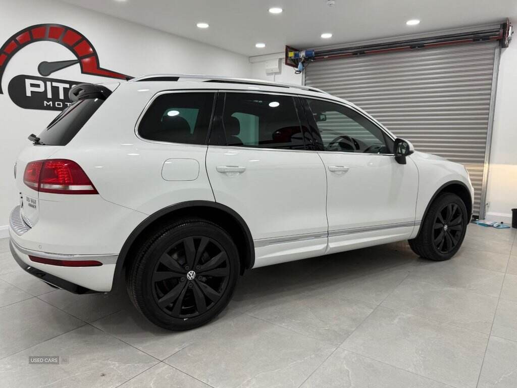 Jun 2015 Volkswagen Touareg 3.0 V6 TDI BlueMotion Tech R-Line 5dr Tip Auto